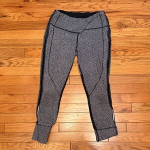 Black and White Patterned Leggings